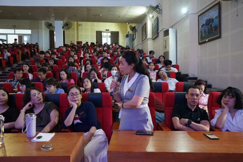 Huệ.jpg