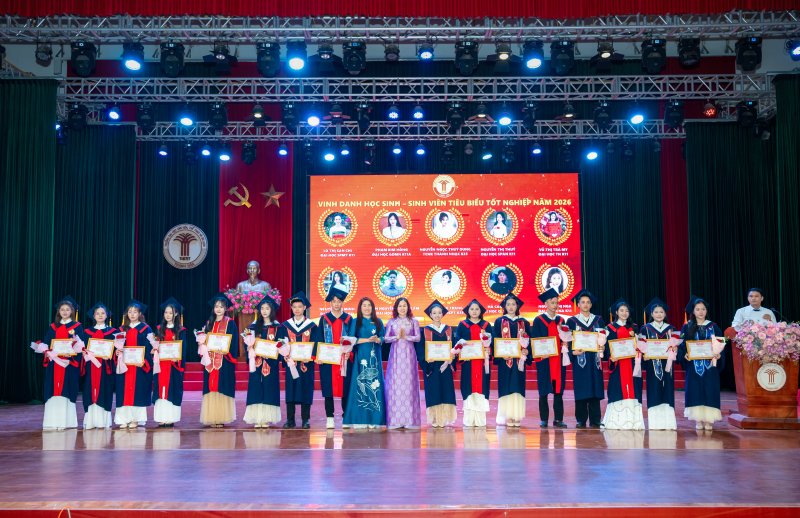 HT - ch&uacute;c mừng SV.jpg